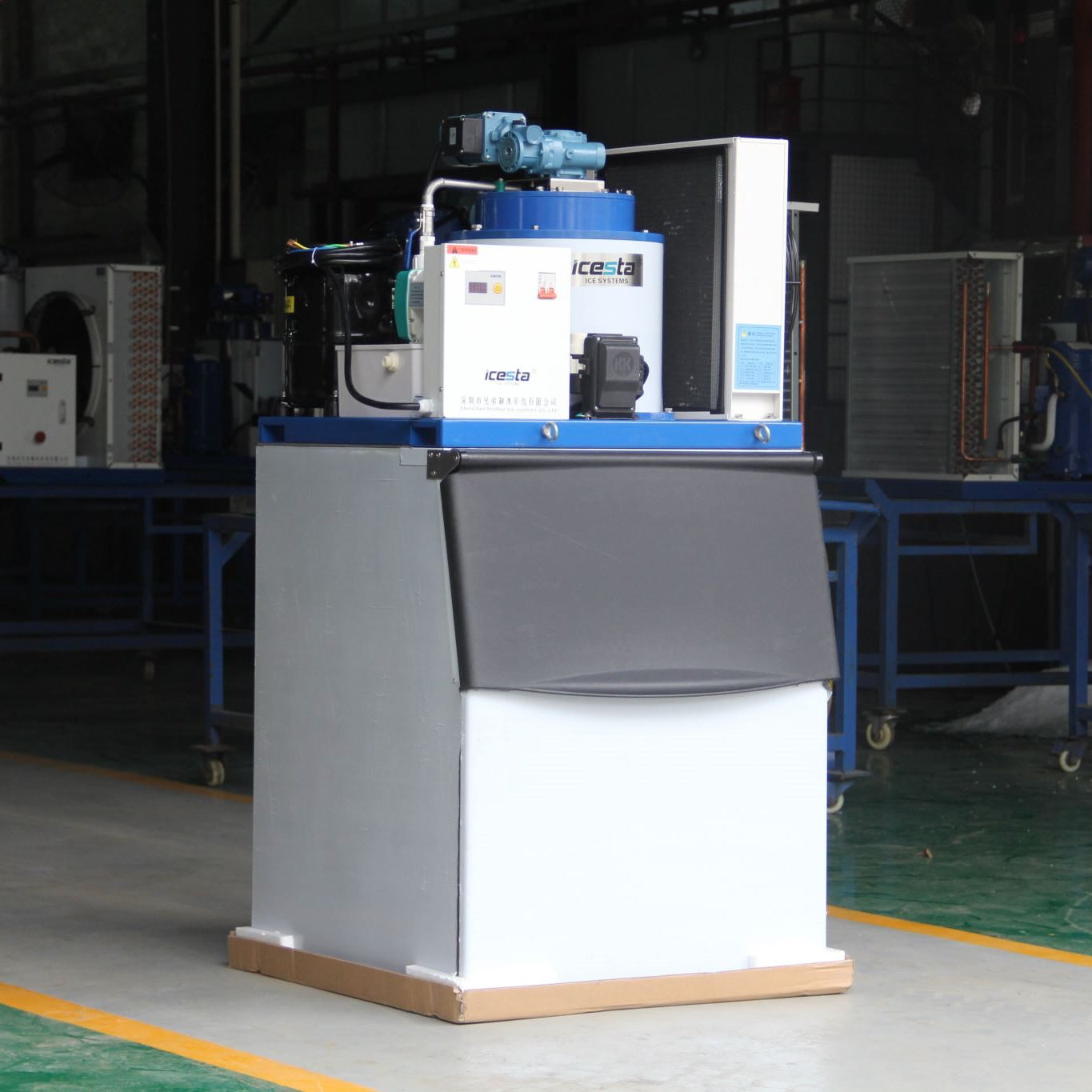 ICESTA 1000kg/24hr Ice Maker Machine standing in a warehouse.